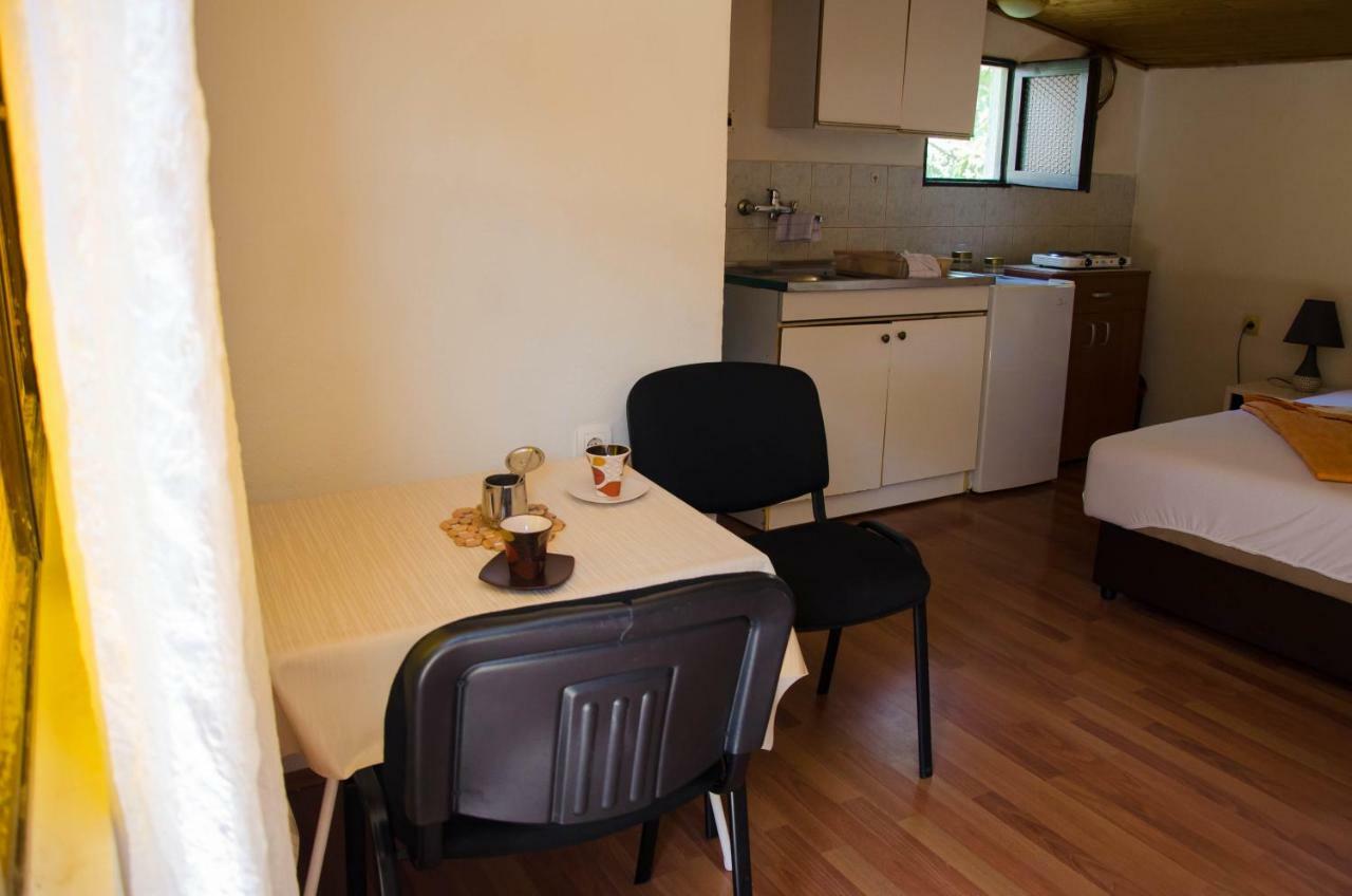 Studio-Apartman Milena ポドゴリツァ エクステリア 写真